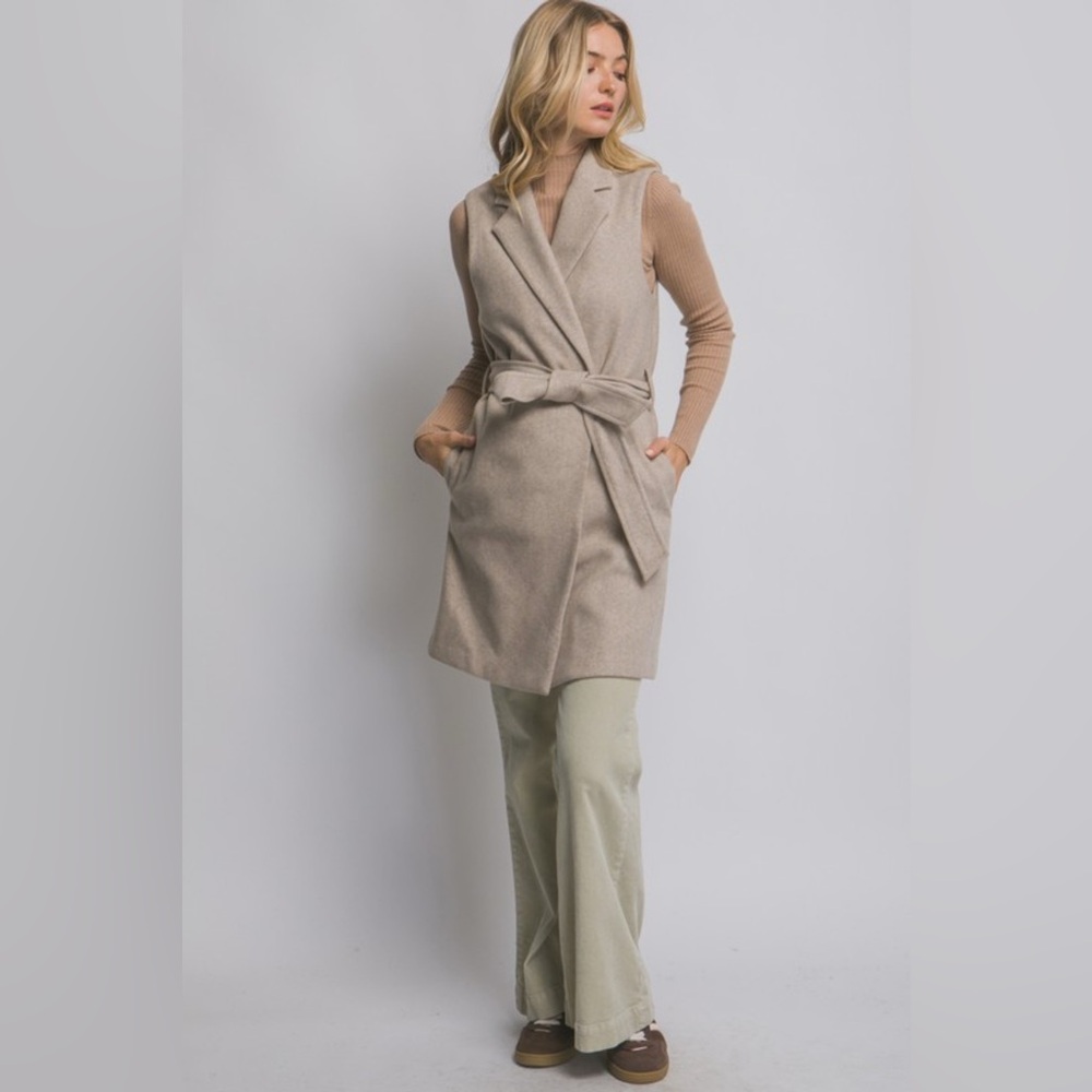 208. COLLARED VEST